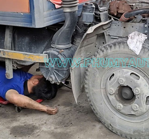 VỆ SINH KHOANG MÁY XE TẢI