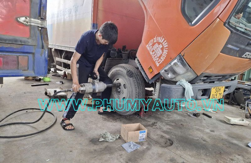 DỊCH VỤ THAY LỐP XE TẢI