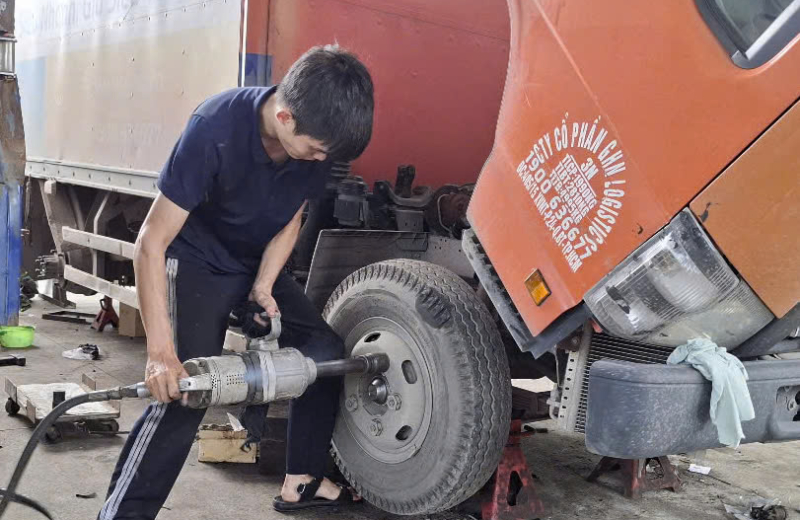 THAY LỐP XE TẢI ĐỊNH KỲ